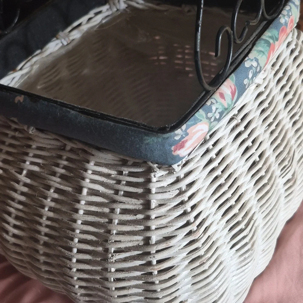 Vintage WhiteWicker Nesting Floral Quilt Metal Handle Basket